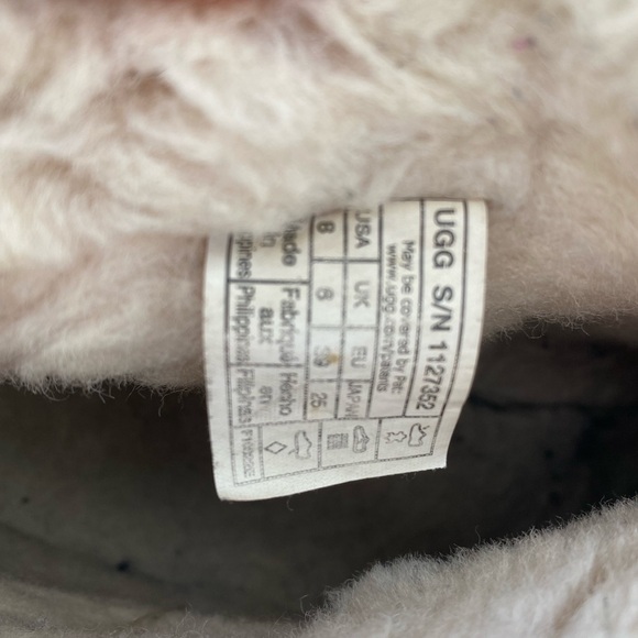 UGG Bailey Button - Picture 8 of 10